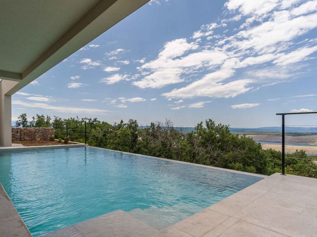 Ferienhaus mit Pool, Balkon und Grill