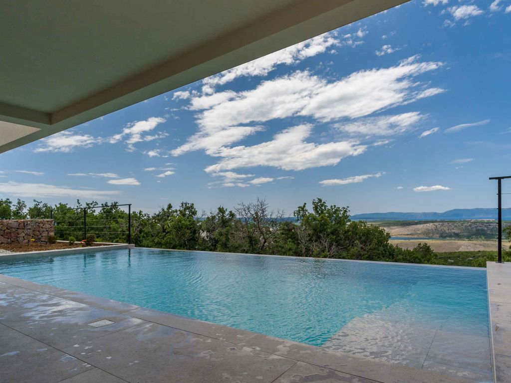 Ferienhaus mit Pool, Balkon und Grill