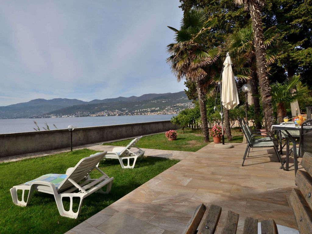 Ferienwohnung mit Terrasse und Grill, am Meer