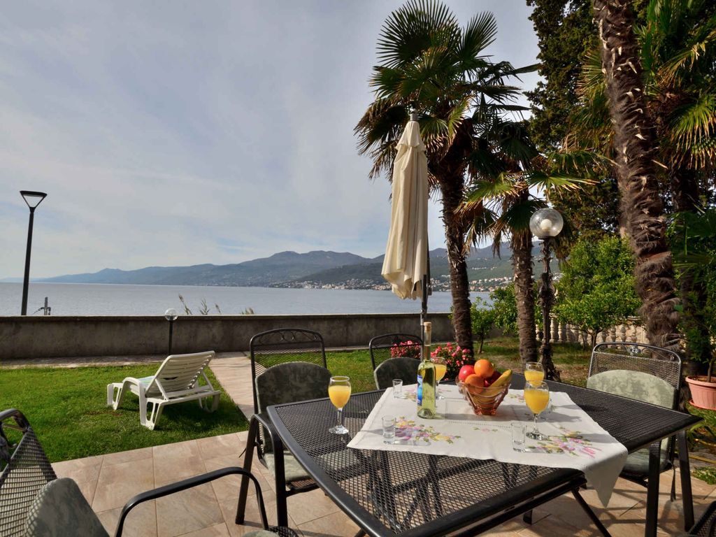 Ferienwohnung mit Terrasse und Grill, am Meer