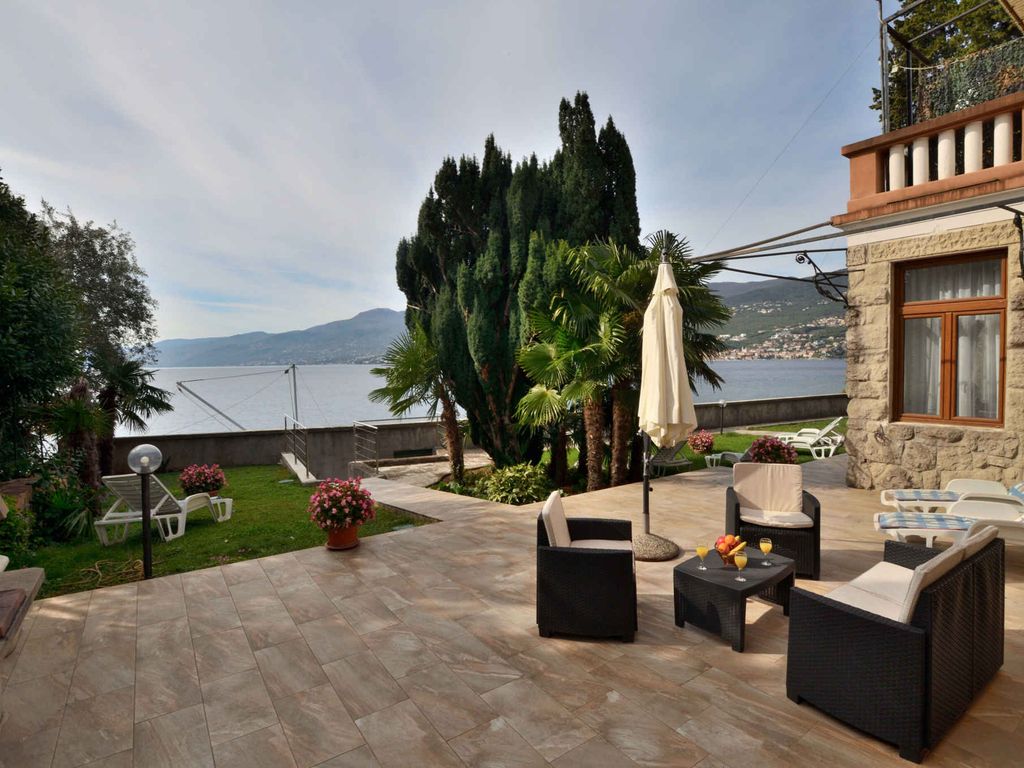 Ferienwohnung mit Terrasse und Grill, am Meer