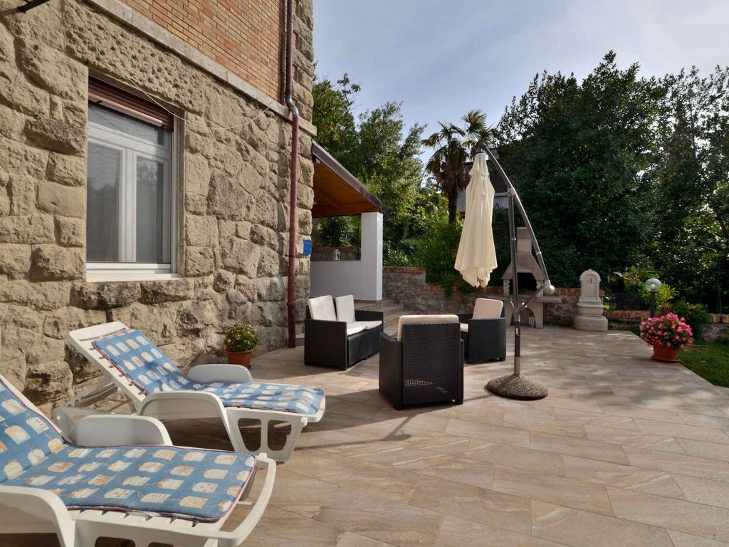 Ferienwohnung mit Terrasse und Grill, am Meer