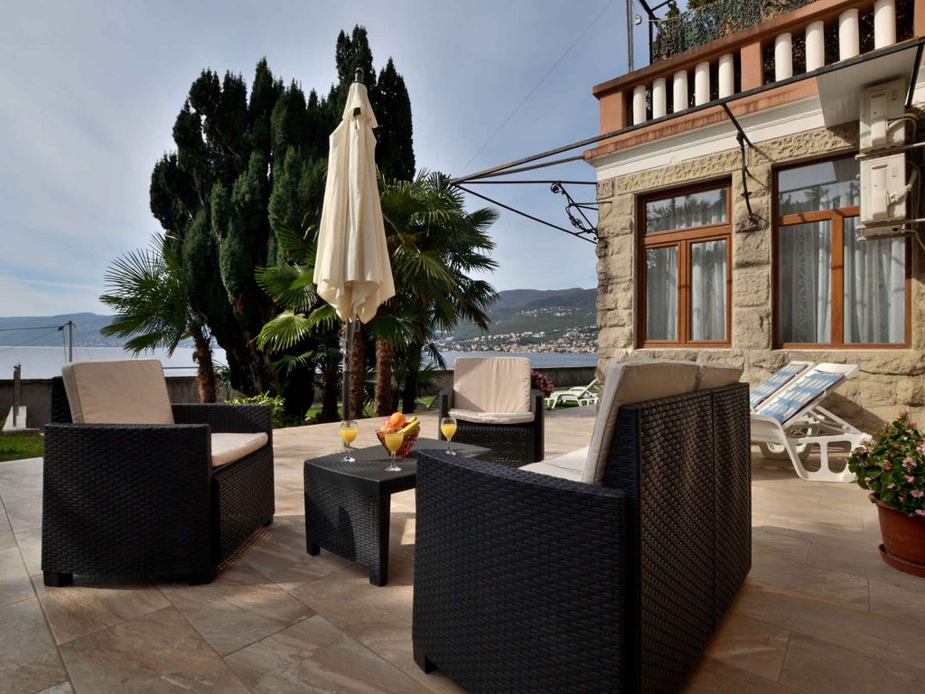 Ferienwohnung mit Terrasse und Grill, am Meer