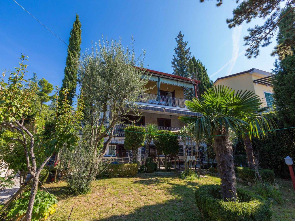 Ferienwohnung mit Terrasse und Grill