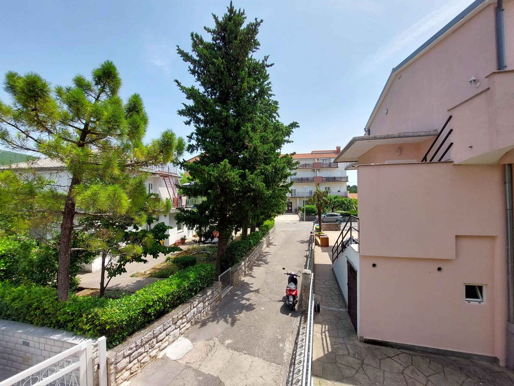 Ferienwohnung mit Balkon und Grill