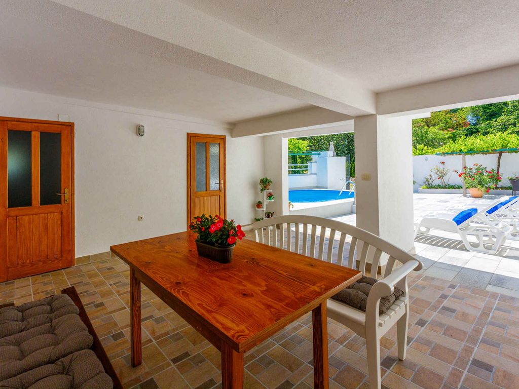 Ferienhaus mit Pool und Grill