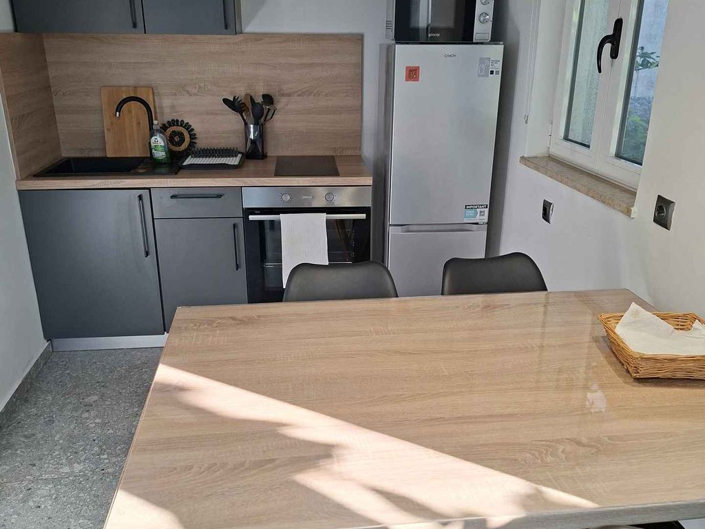 Ferienhaus mit Terrasse, Grill und Internet