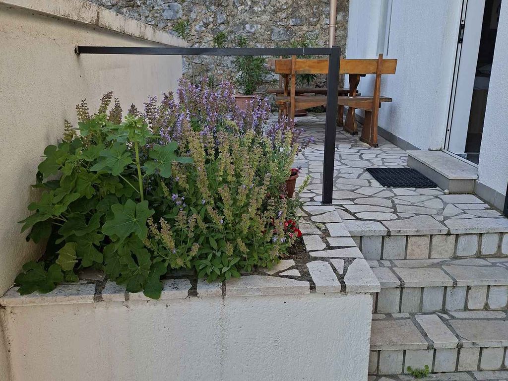 Ferienhaus mit Terrasse, Grill und Internet