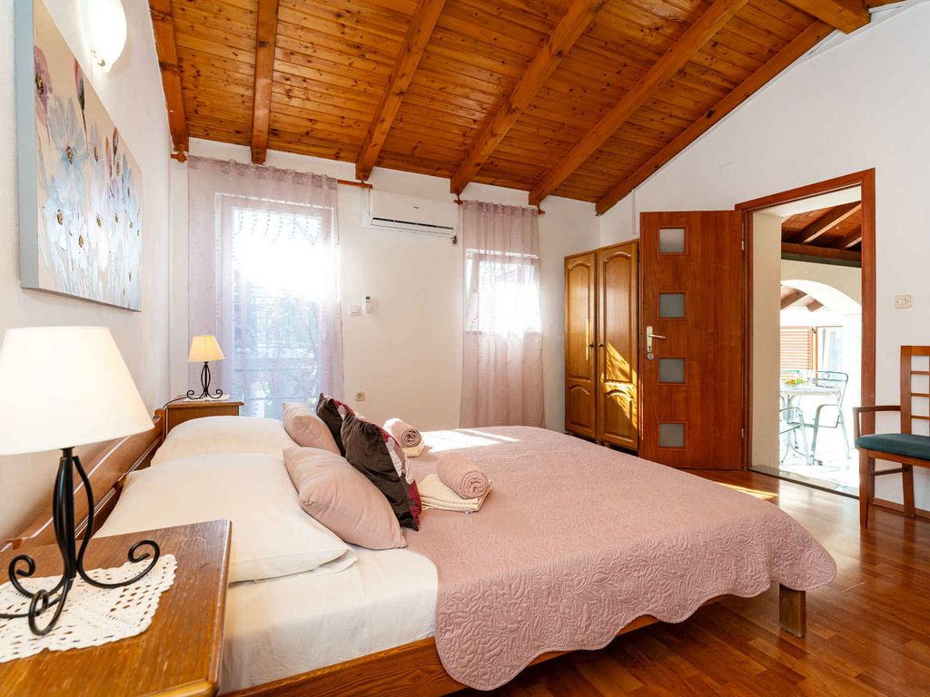 Ferienwohnung mit Terrasse und Klimaanlage