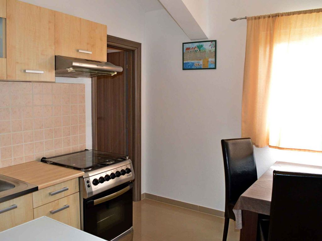 Einfache Apartment für drei Gäste, in der Nähe des Meeres und des NP Paklenica