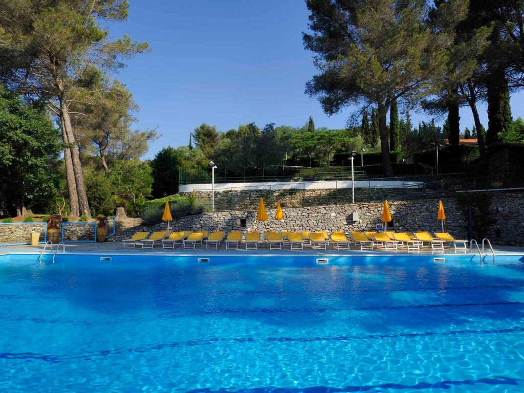Bungalow mit Pool