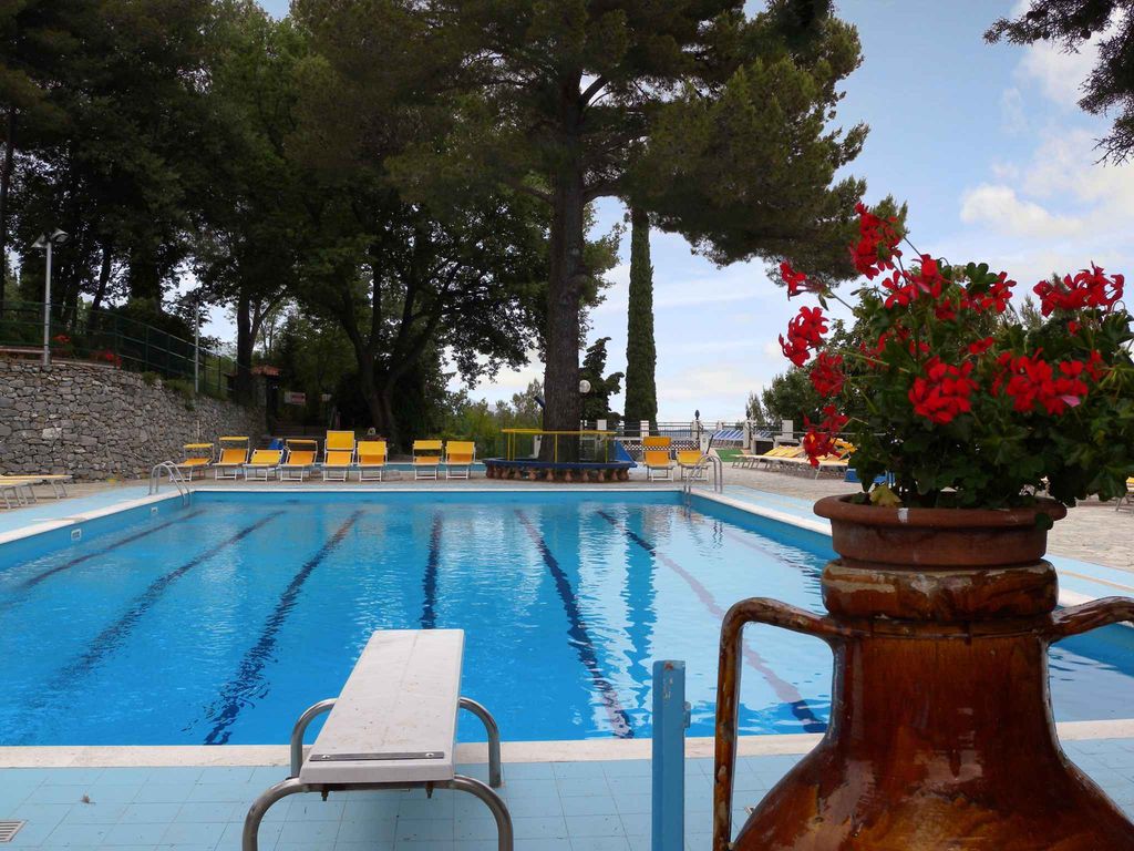 Bungalow mit Pool