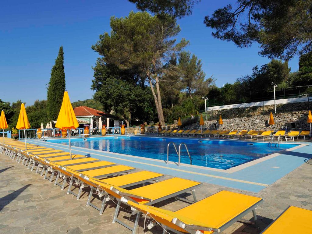 Bungalow mit Pool