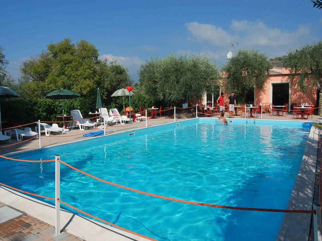 Studio mit Garten , Pool und Fitnessraum