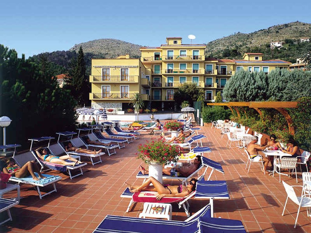 Finnhütte mit Pool und Klimaanlage