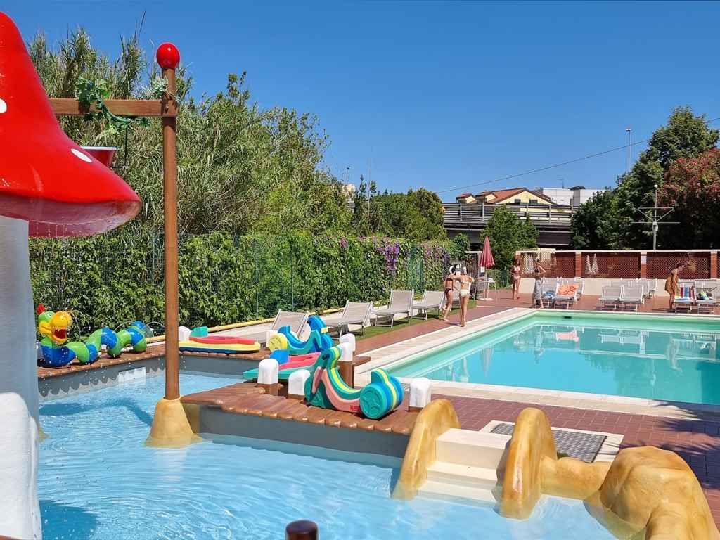 Mobilehome mit Klimaanlage und Pool