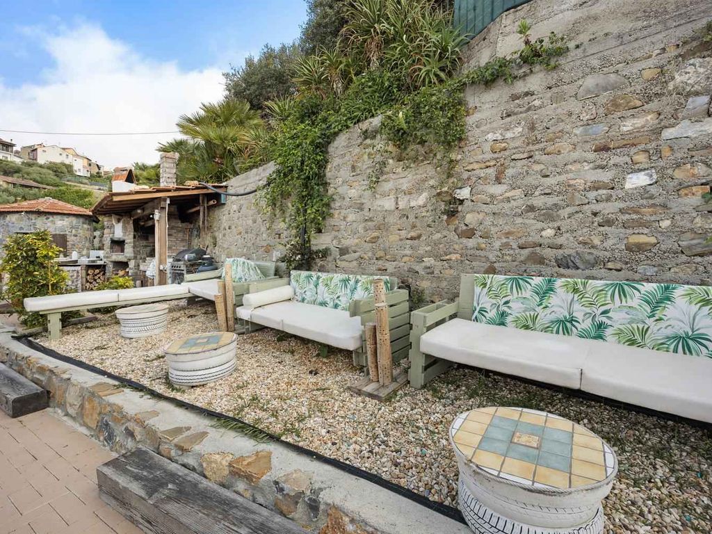 Ferienhaus mit Garten und Parkplatz