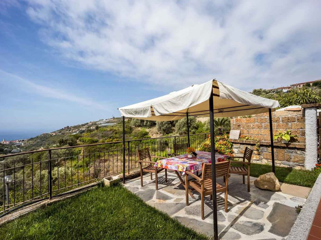 Studio mit Terrasse und Pool