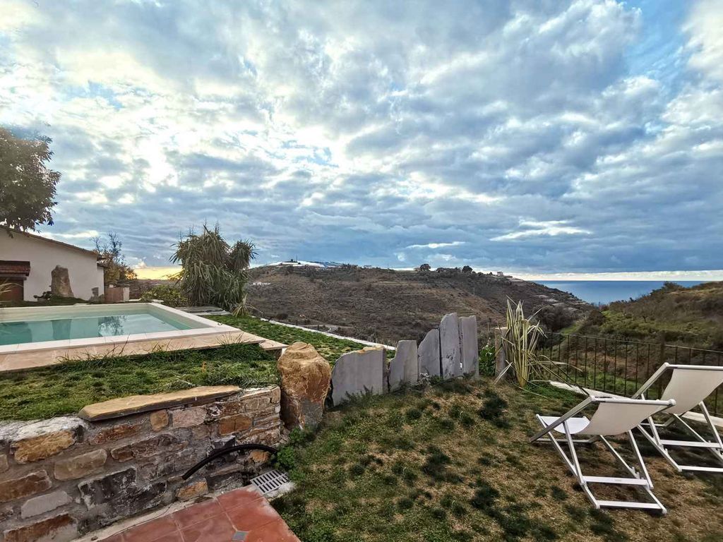 Studio mit Terrasse und Pool