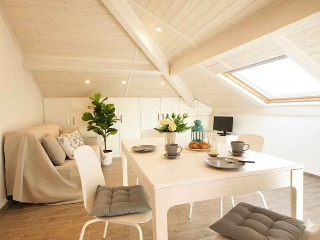 Studio mit Klimaanlage und Balkon
