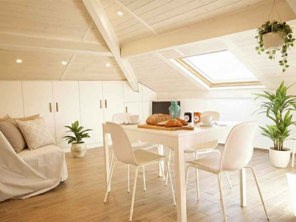 Studio mit Klimaanlage und Balkon