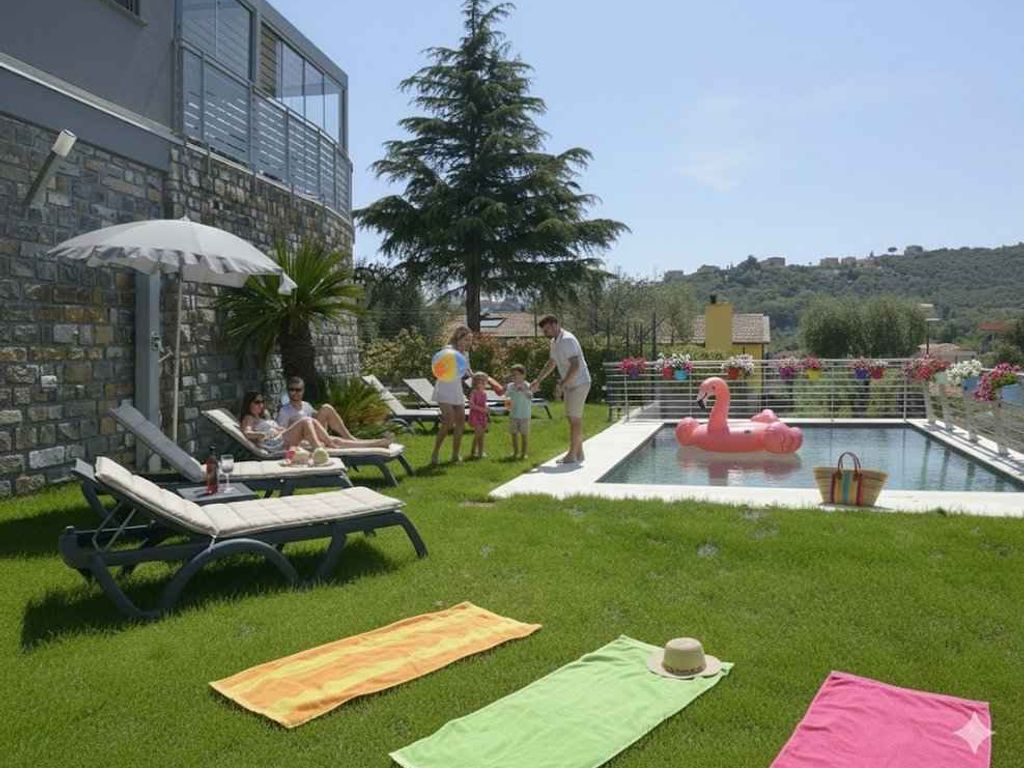 Ferienwohnung mit Klimaanlage, Terrasse und Garten