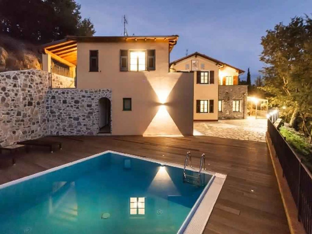 Ferienhaus mit Klimaanlage, Garten und Pool