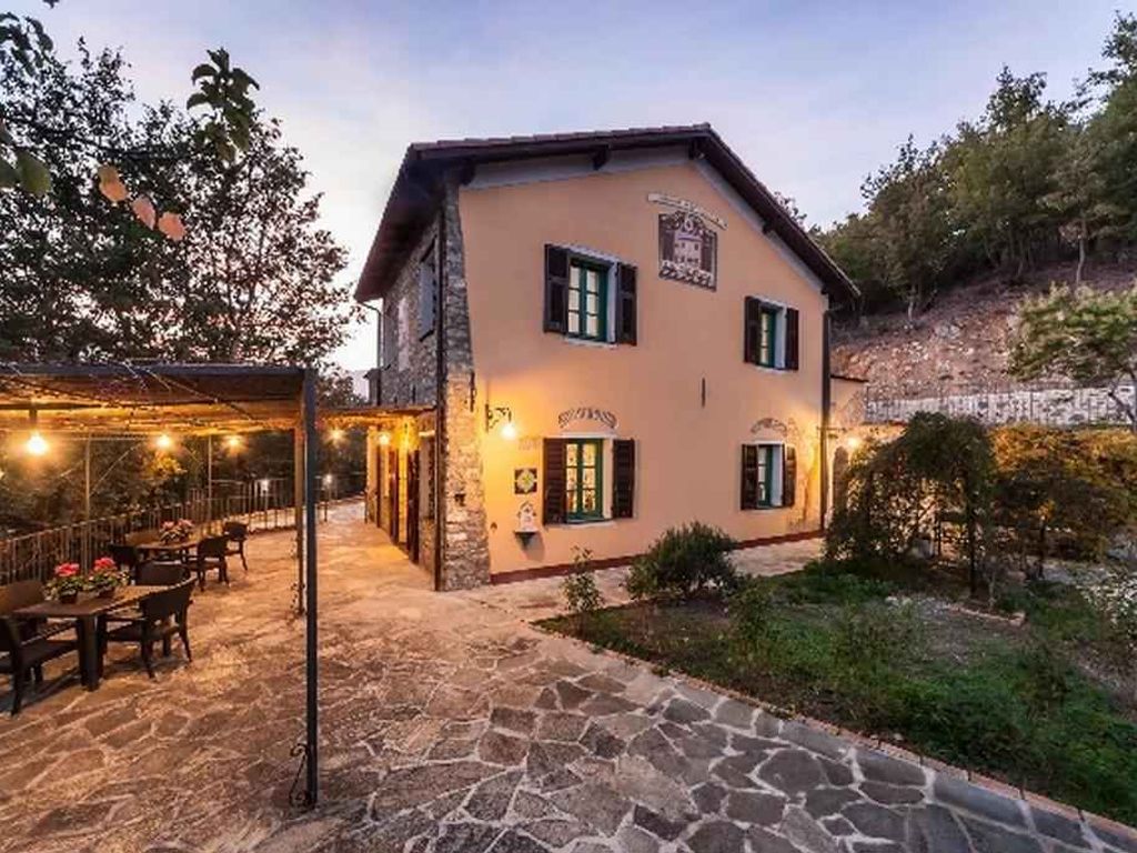 Ferienhaus mit Klimaanlage, Garten und Pool