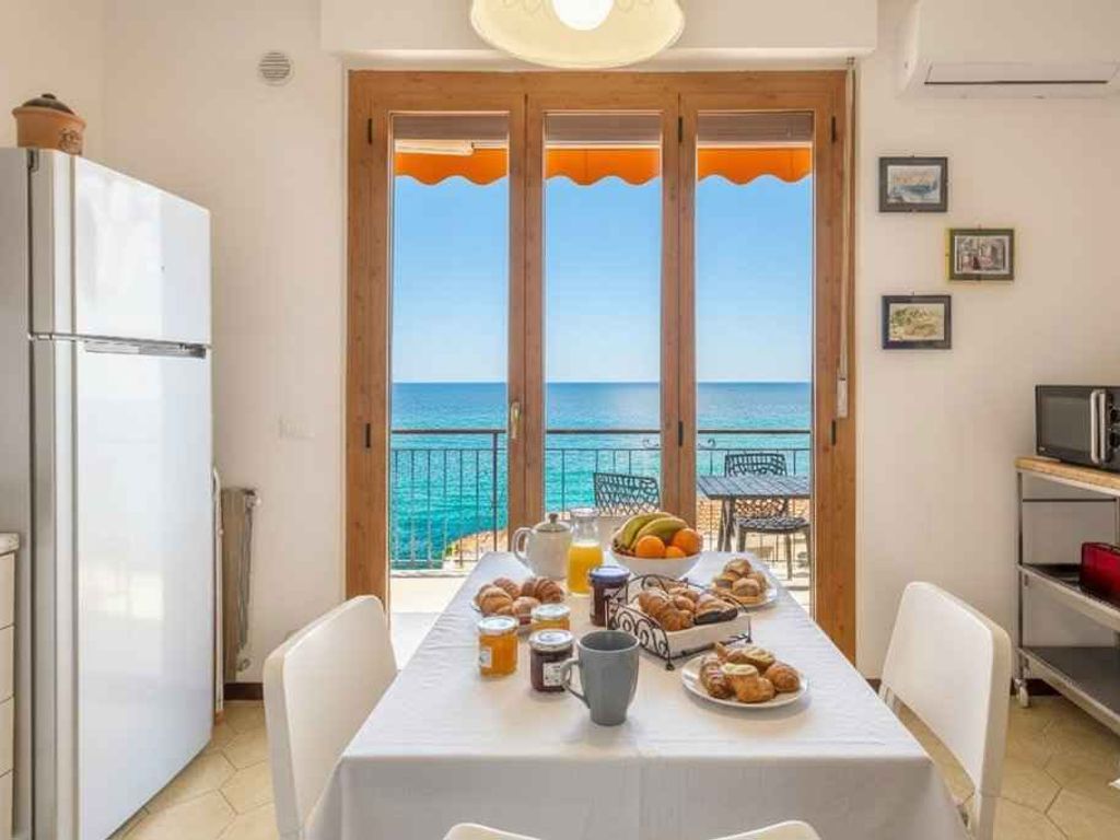 Ferienwohnung mit Klimaanlage und Balkon mit Meerblick