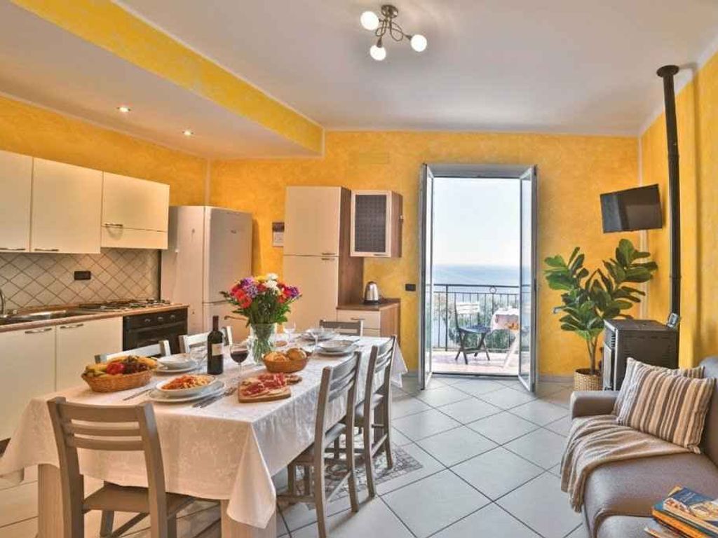 Ferienwohnung mit Klimaanlage und Balkon mit Meerblick