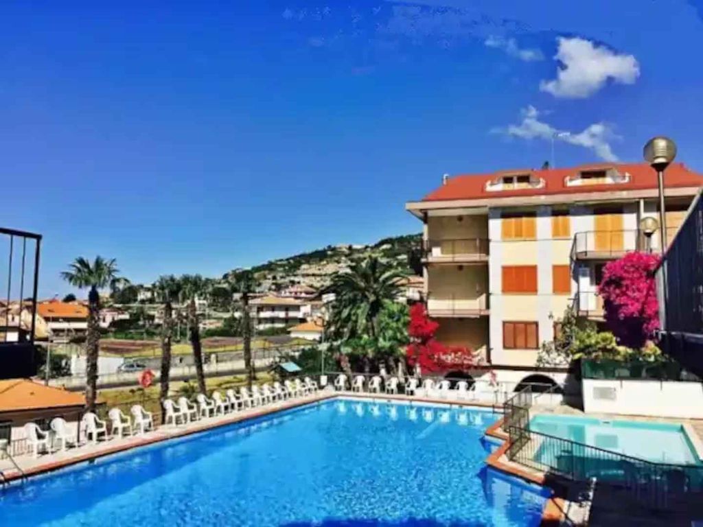 Ferienwohnung mit Klimaanlage, Terrasse und Pool