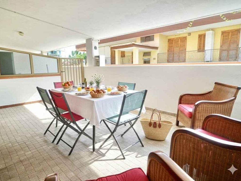 Ferienwohnung mit Klimaanlage, Terrasse und Pool