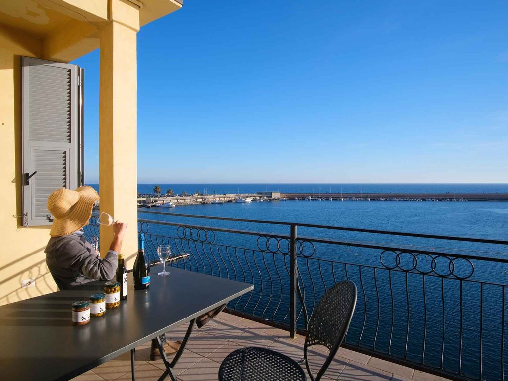 Ferienwohnung mit Balkon mit Meerblick