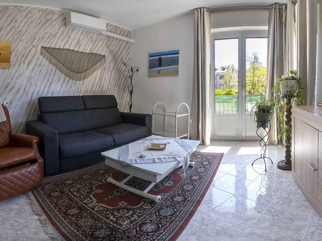 Ferienwohnung mit Klimaanlage und Balkon