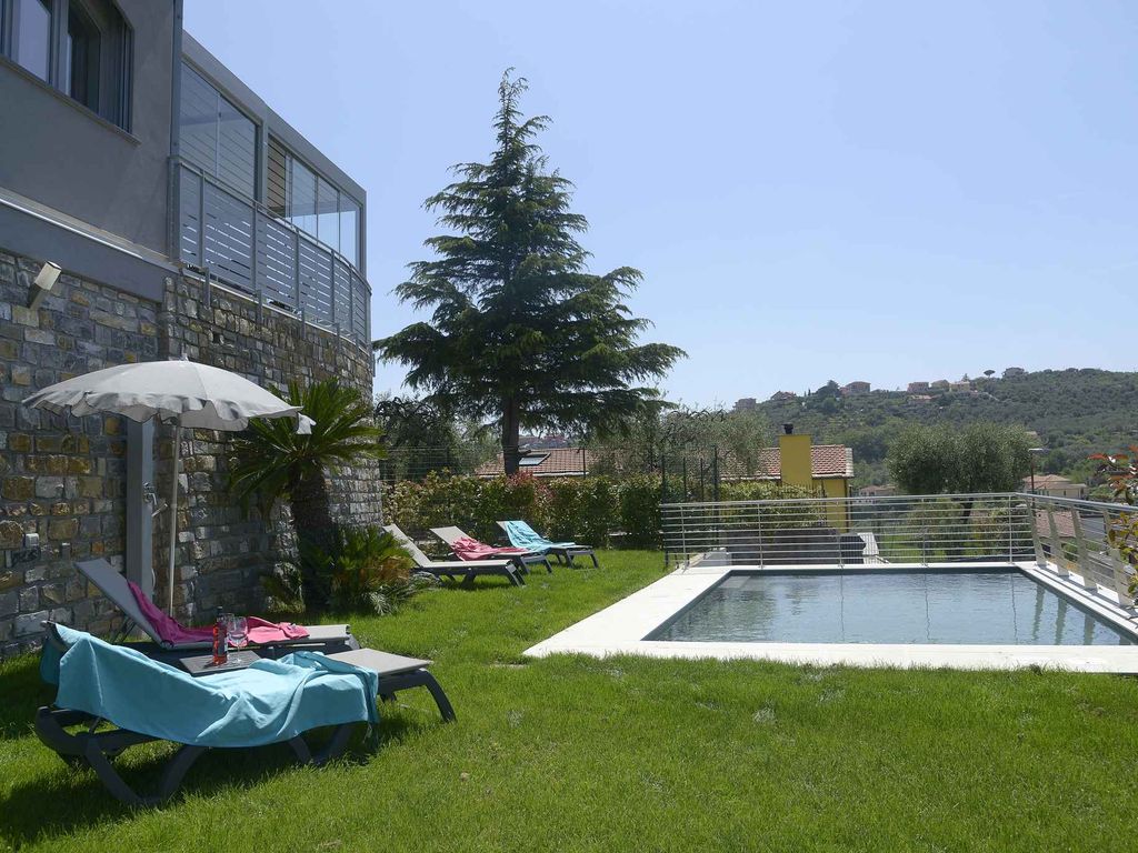Ferienwohnung mit Klimaanlage, Balkon und Pool