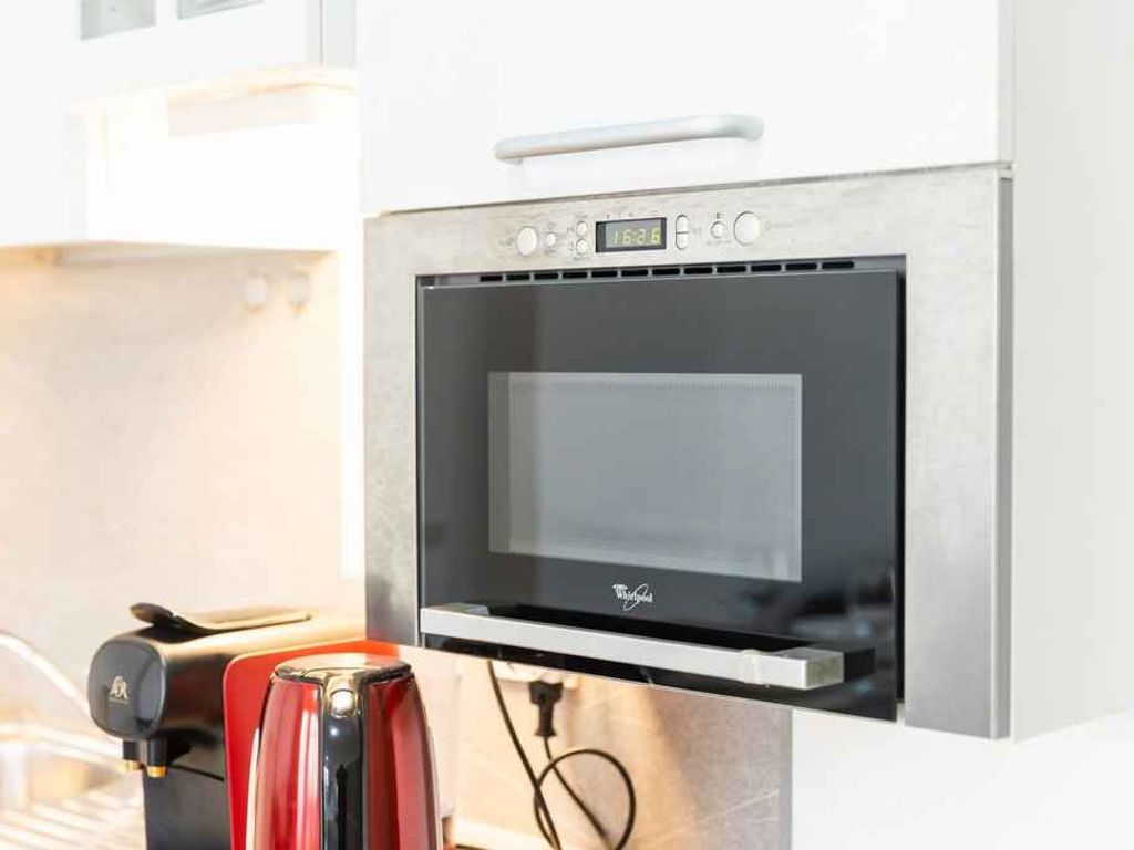 Studio mit Klimaanlage und Balkon