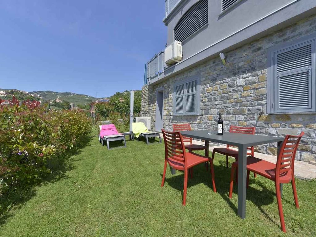 Ferienwohnung mit Klimaanlage, Terrasse und Pool