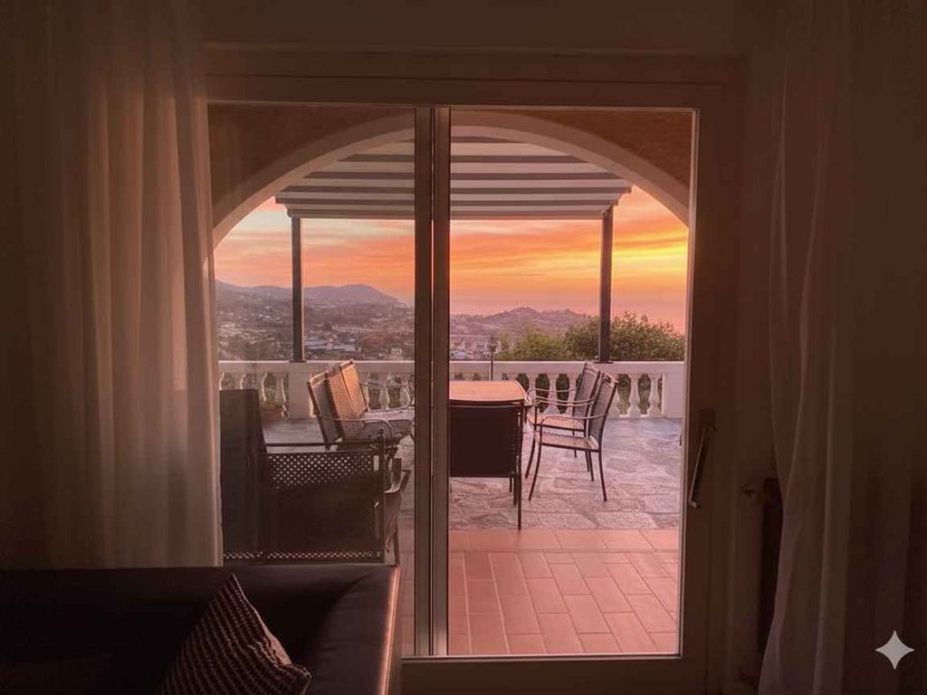 Villa mit Klimaanlage, Pool und Terrasse mit Meerblick