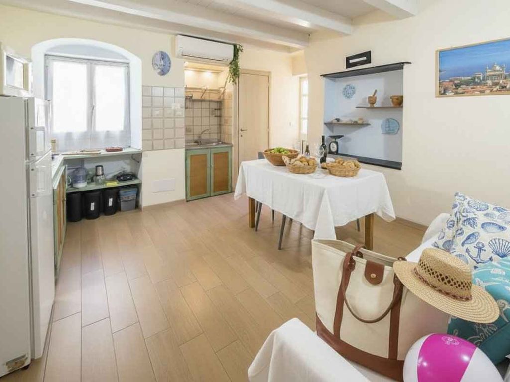 Ferienwohnung mit Klimaanlage und Dachterrasse mit Meerblick
