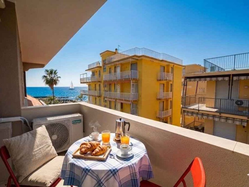 Ferienwohnung mit Klimaanlage und Balkon