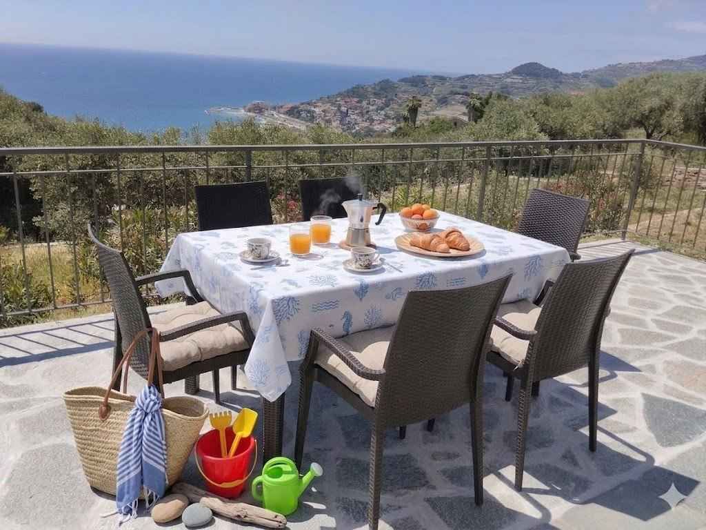 Ferienwohnung mit Garten mit Meerblick