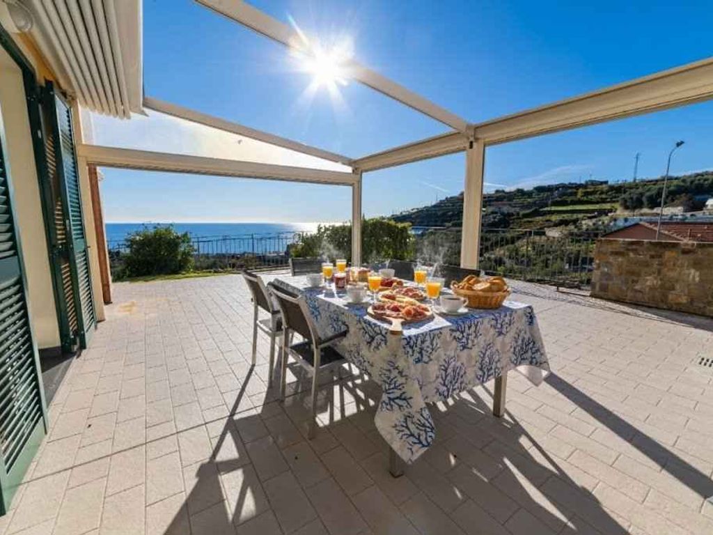 Ferienwohnung mit Klimaanlage und Terrasse mit Meerblick