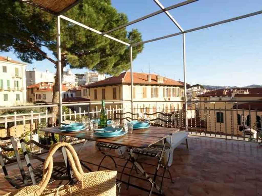 Ferienwohnung mit Klimaanlage und Terrasse mit Meerblick