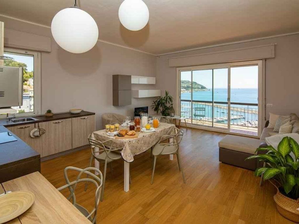 Ferienwohnung mit Klimaanlage und Balkon mit Meerblick