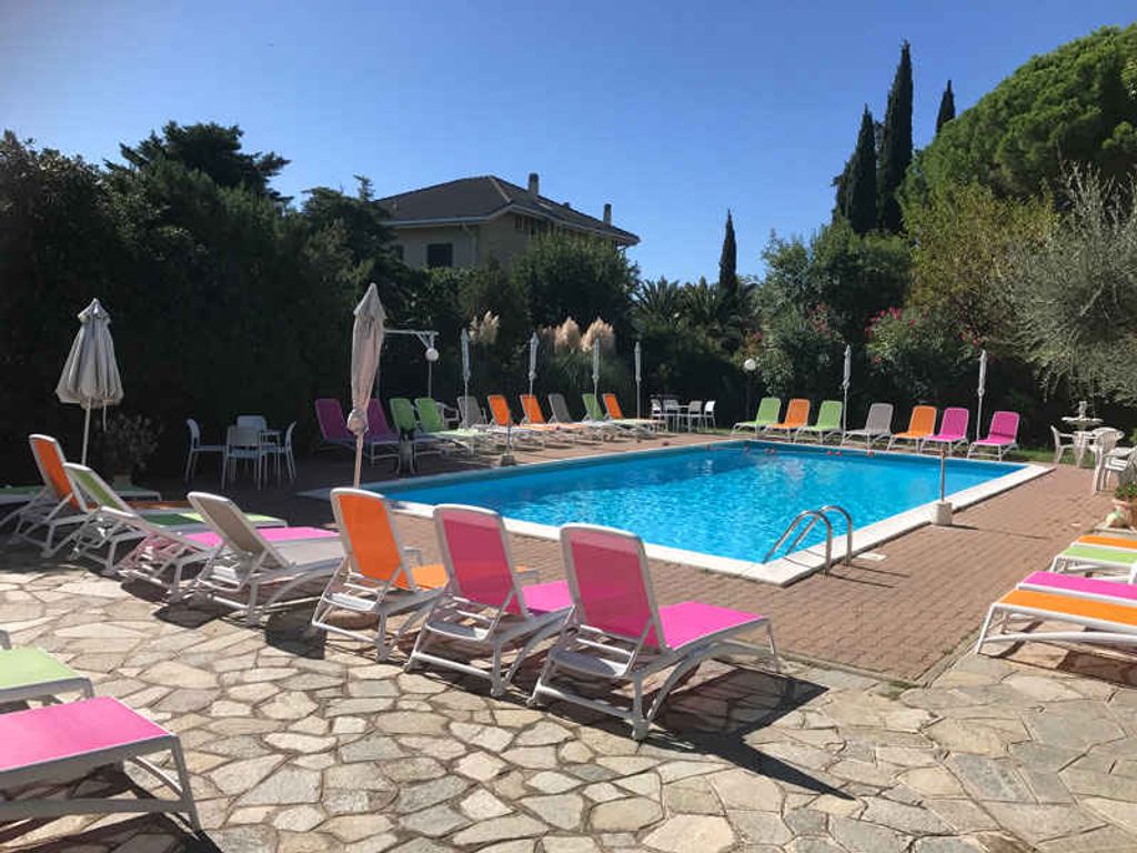 Ferienwohnung mit Balkon und Pool