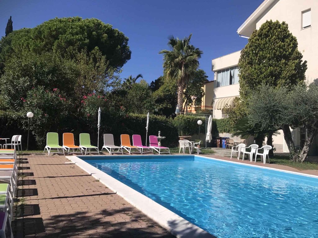 Ferienwohnung mit Balkon und Pool