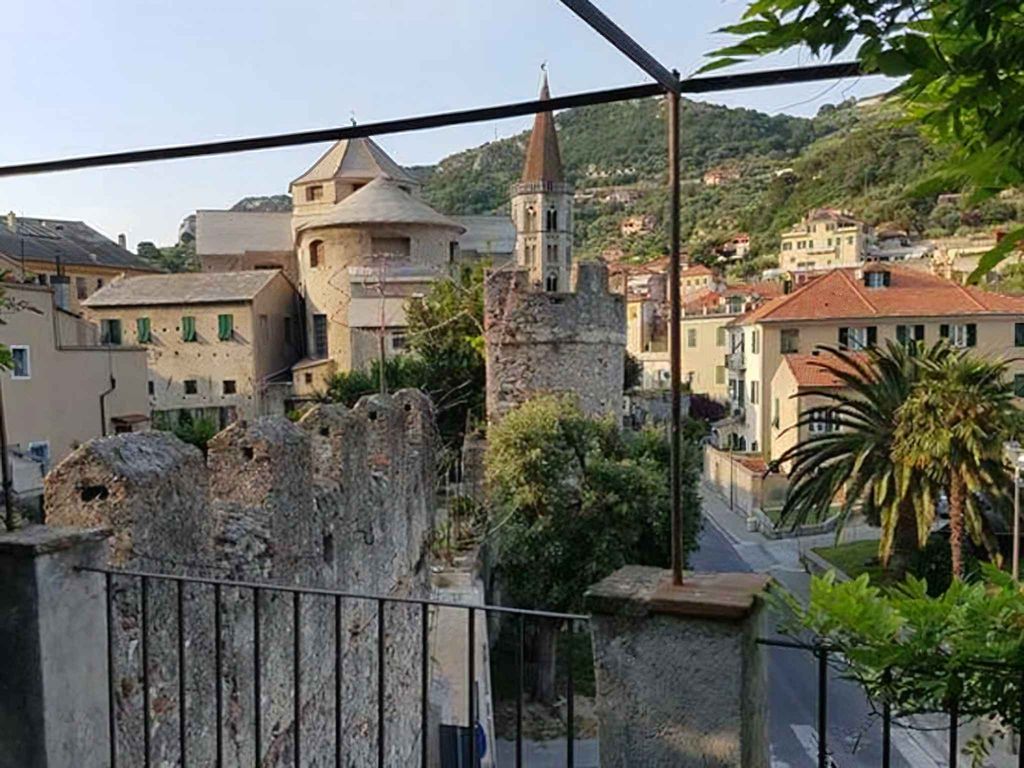 Ferienwohnung im mittelalterlichen Dorf von Finale Ligure
