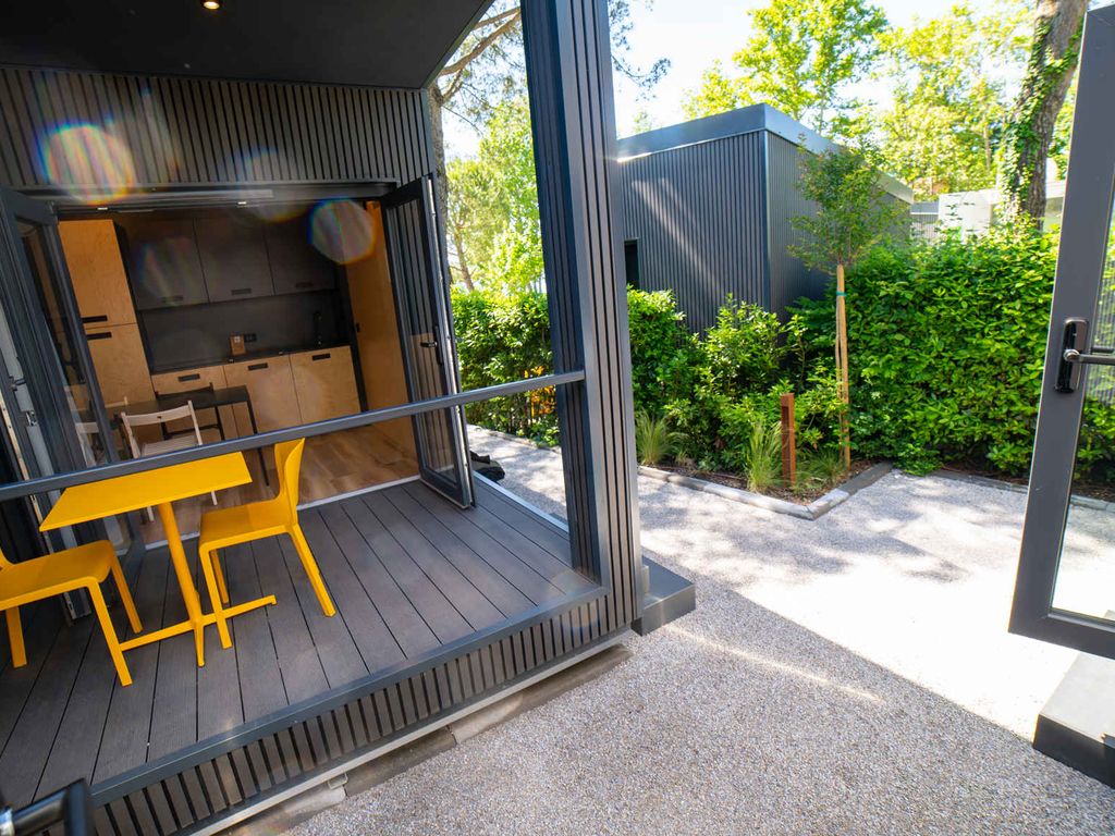 Mobilehome mit Klimaanlage und Holzveranda