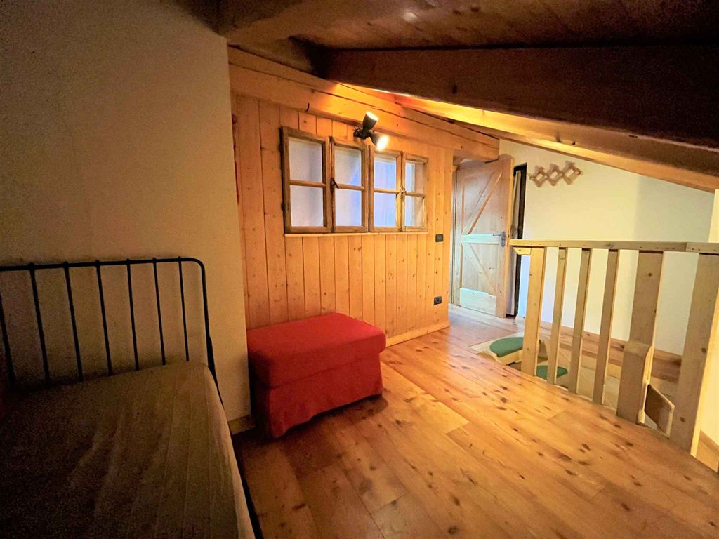 Berghütte mit 20.000 Quadratmetern Land