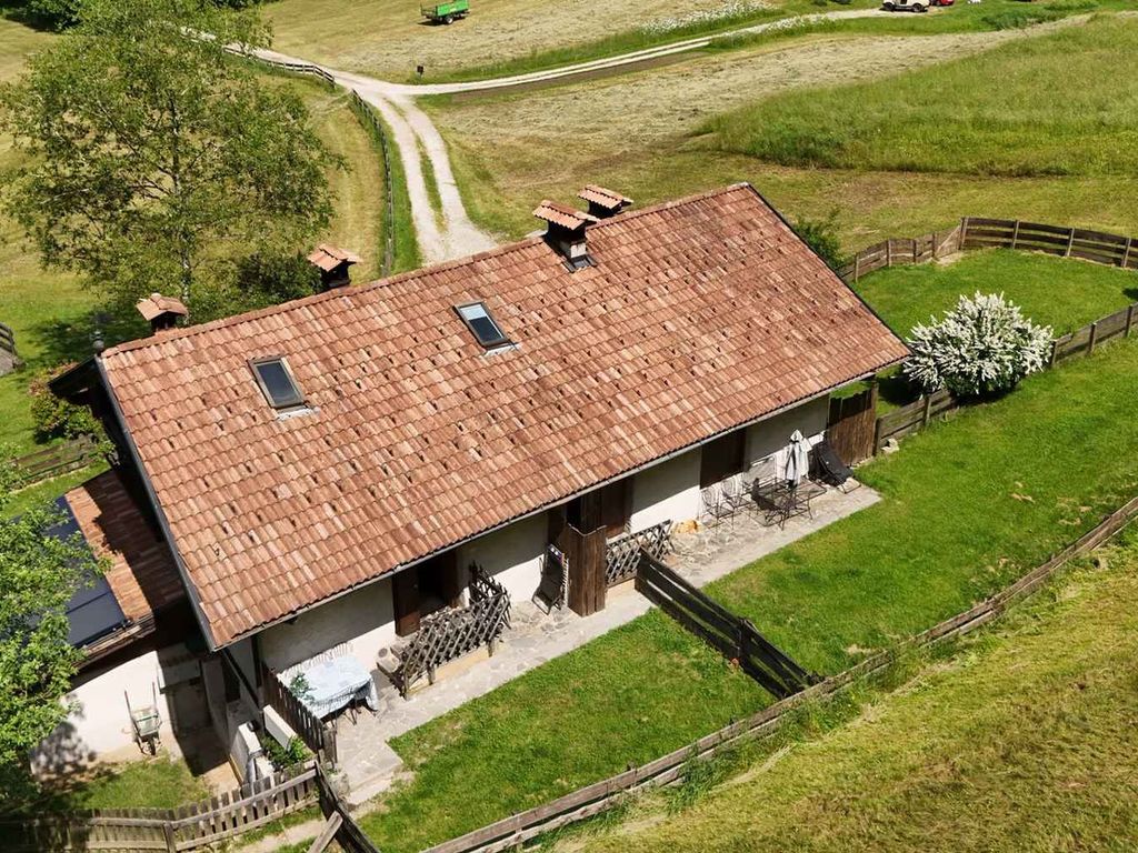 Berghütte mit 20.000 Quadratmetern Land